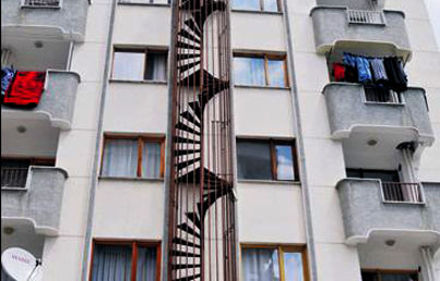 Müzelik yangın merdiveni