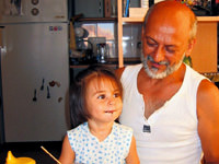 Kasa kralı kendi kızını koruyamadı