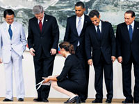 Zirveyi alt eden hostes