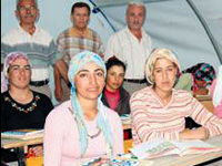 Tarım işçilerine eğitim çadırı