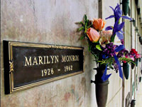 Mezarının üstü  servet değerinde