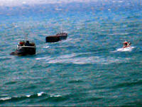 Yük gemisi ikiye bölündü