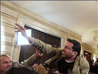 Bush'a ayakkabı fırlattı meşhur oldu