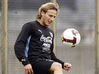 Forlan A.Madrid'le devam dedi