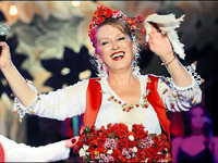 Ünlülerle sahnede