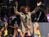 Whitney'nin kızı annesinin izinde
