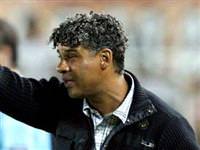 Rijkaard işin ciddiyetinde