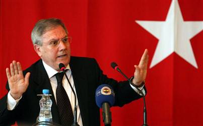 Aziz Yıldırım’ı topa tuttu