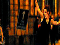 Sarhoş kadın da dağıtır