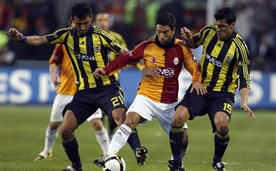 Tribünlerde bomba araması yapıldı