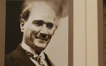 Kemal Atatürk’ün gülen yüzü fotoğraflarda