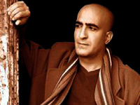 Ozan yürekli bir şarkıcı