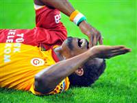 O şişe Fener tribününden atıldı iddiası