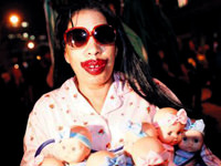 Favori kostüm sekiz bebekli Nadya