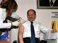 Bakan Recep Akdağ aşı oldu