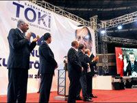 Kuraları Başbakan çekti