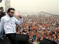 İsmail YK'dan kızlara mesaj