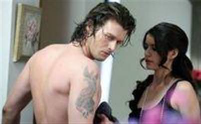 Her şey iki dudağı arasında