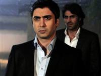 Polat ve İskender sarmaş dolaş