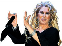 Göğüslerini kaldırtacak