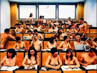 Takvim için soyundular...