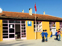 İlköğretim okulu sınırlara bölündü