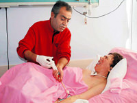 Böbrek taşı felç etti