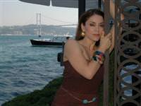 Delikanlı kızdır yolda bırakmaz