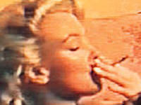 Marilyn Monroe marihuana içerken...
