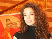 Azra Akın'dan lale jesti