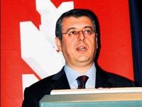 Çağlar: Yabancılar kredi vermek için kuyruğa girdi