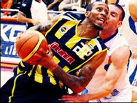 Fenerbahçe Cibona önünde