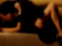 Oğlunu hayat kadınıyla sekse zorladı!