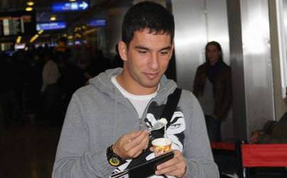 Arda Maldivler’e tatile gitti