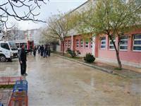 İzmir'de okula yıldırım düştü
