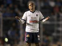 Suazo’da G.Saray’a rakip