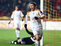 Bayan Kewell imzaladı