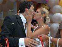 "O da karısından ayrı yaşıyor"