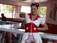 Hemşireyi seks ilanı yaktı