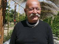 Ünlü oyuncu bıçaklandı