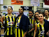 Namağlup Fener Kartal'ı da dağıttı