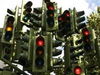 Niçin trafik lambaları kırmızı, sarı ve yeşildir?