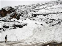 Hakkari-Çukurca kara yoluna çığ düştü