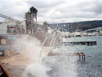 Deniz ulaşımına fırtına engel oldu