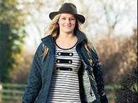 En seksi kadın çiftçi