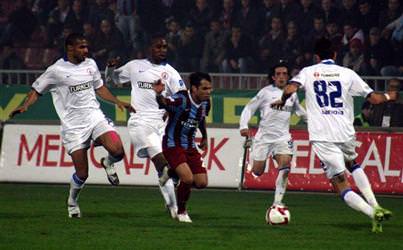 Avni Aker’de sessiz gece
