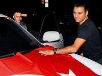 O şimdi asker!