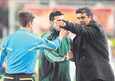 Rijkaard'ı çıldırtan olay