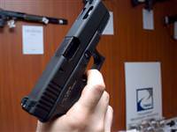 Liseli, elektrikle çalışan silah icat etti