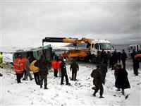 Asker otobüsü devrildi: 3 şehit 20 yaralı